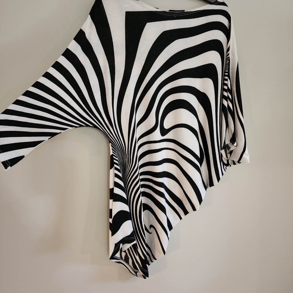 Kanvas Bat Wing Top - Picture 2 of 7